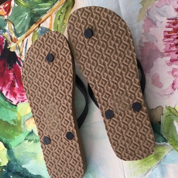 Brand New w Box Tory Burch logo flip flops - Picture 3 of 6